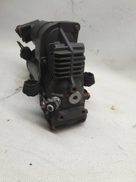 Mercedes AMK Jousituskompressori OEM W251 W164 image 3