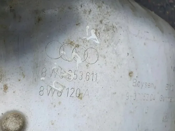 Audi A5 taka vasen sivupaneeli OEM 8W5253611 image 5