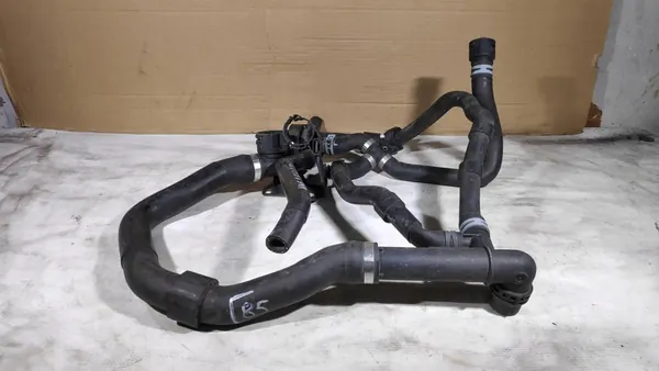 Vesipumpun letku Volkswagen Golf VII image 2