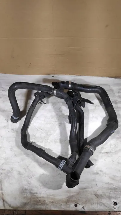 Vesipumpun letku Volkswagen Golf VII image 6