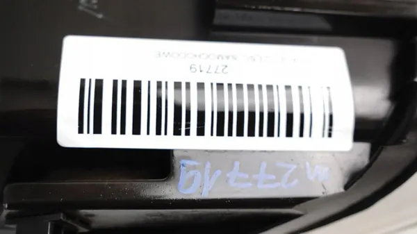 OEM YRM75 oikea etuvalo Kia Vengalle 09-14 image 3