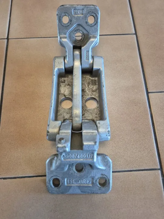 Yläoven saranat OEM A9067400137 Mercedes Sprinterille image 2
