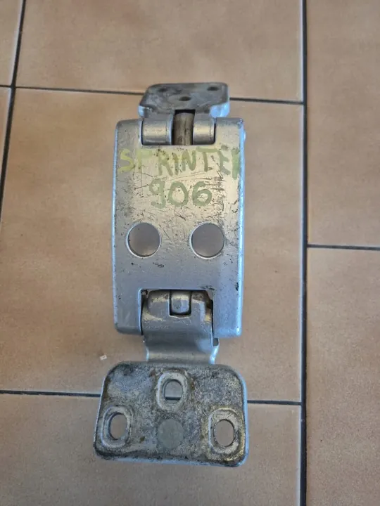 Yläoven saranat OEM A9067400137 Mercedes Sprinterille image 3