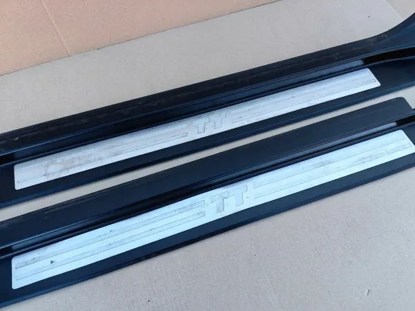 Jeu de protections de seuil intérieur Audi TT 8N OEM 8N0853492/91 image 4