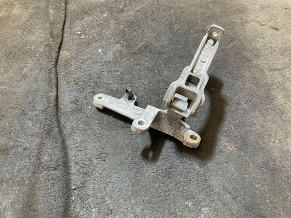 Pièce de compartiment moteur Volvo OEM 32208557 image 4