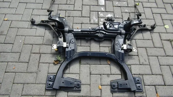 MERCEDES CLA W117 2.2 CDI Berceau Moteur ## image 1