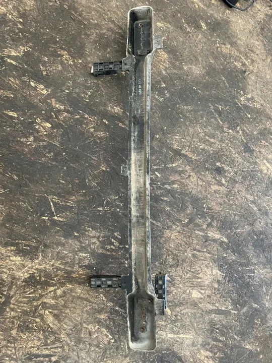 Hyundai i20 takapuskurin palkki OEM 86630-1J000 image 4