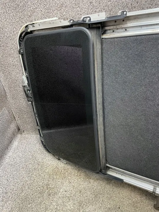Suzuki OE kattoluukumoottori OEM 471071-10750 Grand Vitara II image 3
