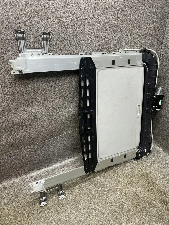 Suzuki OE kattoluukumoottori OEM 471071-10750 Grand Vitara II image 4