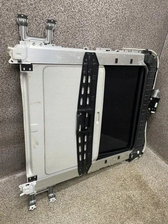 Suzuki OE kattoluukumoottori OEM 471071-10750 Grand Vitara II image 5