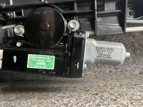 Suzuki OE kattoluukumoottori OEM 471071-10750 Grand Vitara II image 6