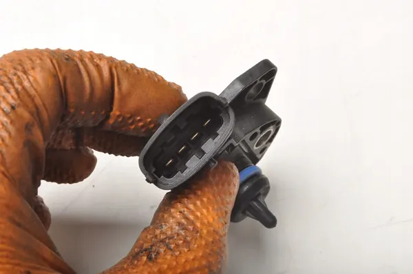 VOLVO V50 2.4 Sensor de Pressão de Combustível 30756098 image 3