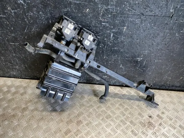 Soporte Radiador Tesla OEM 1054164-00-E Usado image 2