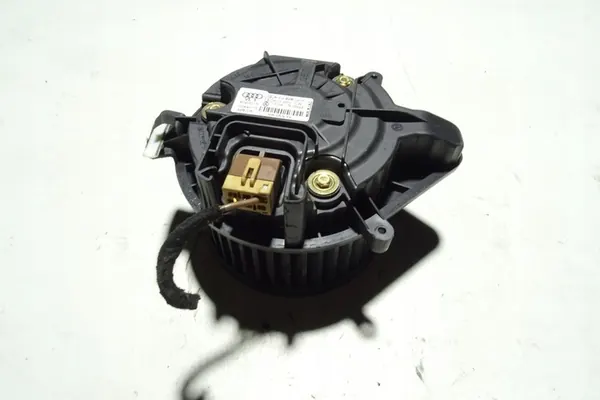 Motor de aquecimento AUDI A4 (8EC, B7) 2.5L diesel image 2