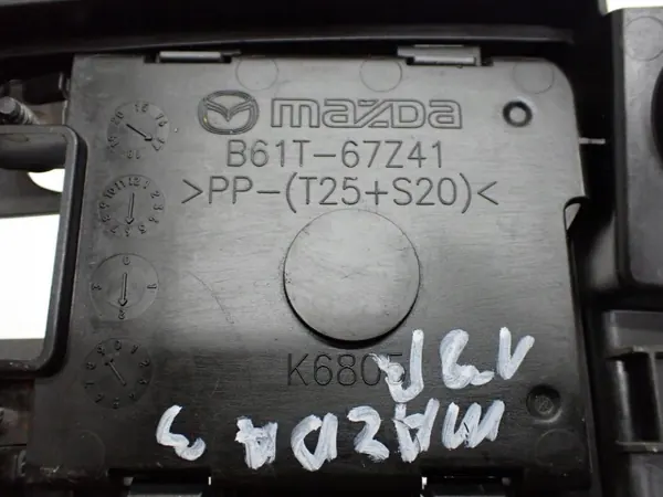 Cache radar droit Europe OEM B61V-67Z42 Mazda3 III image 3