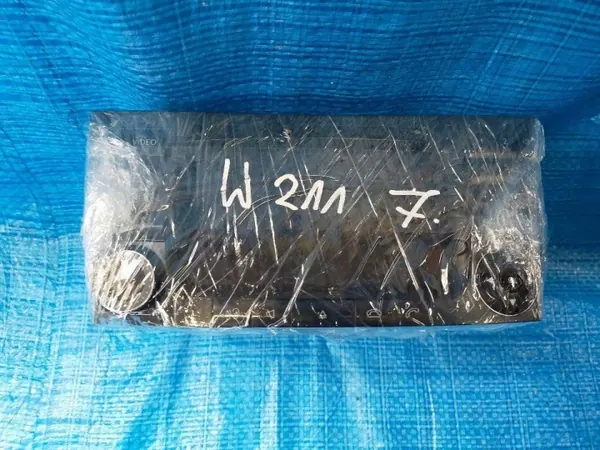 Mercedes COMAND Navigointiradio OEM A2118276842 image 3