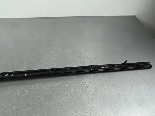 2022 Jeep Grand Cherokee WL Side Window Trim FOB42607 image 7