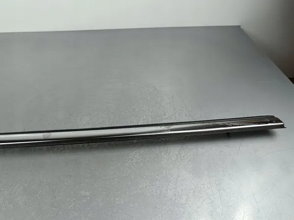 2022 Jeep Grand Cherokee WL Side Window Trim FOB42607 image 9