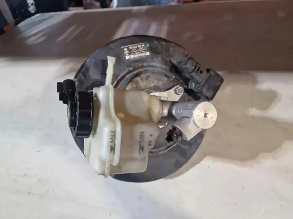 Bomba de servofreno Audi A3 8P 1.6 OEM 1K1614105AG image 2