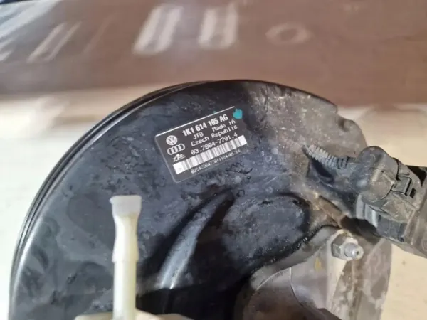 Bomba de servofreno Audi A3 8P 1.6 OEM 1K1614105AG image 3