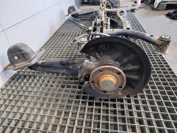 Bakaxelbalk OEM 3Q0505235AC för Skoda Superb III image 3
