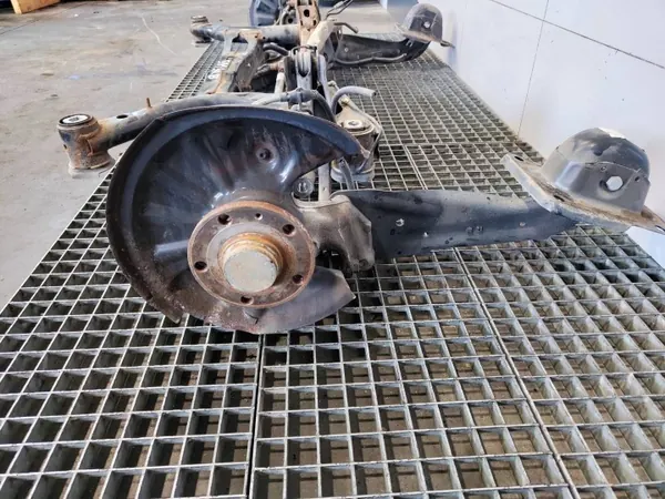 Bakaxelbalk OEM 3Q0505235AC för Skoda Superb III image 4