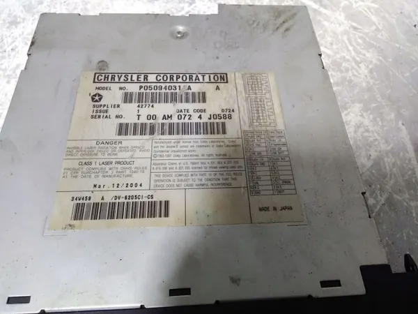 Cambiador CD/DVD Chrysler Pacifica 2004 OEM P05094031AA image 3
