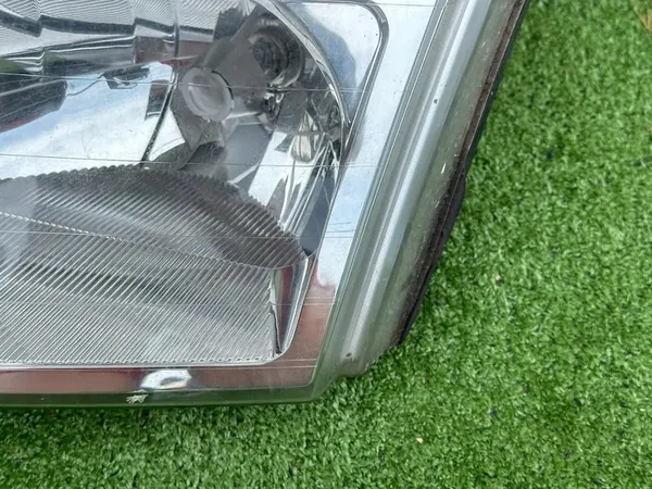 Vasen etuvalaisin Ford Transit Connect MK1 2T14-13008-AB image 3