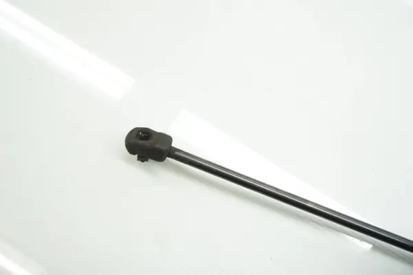 Audi A3 Heckklappendämpfer OEM 8P0823359 - Gebraucht image 4