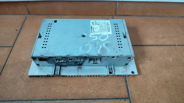 Volvo Radiovahvistin OEM 30679538 - Käytetty image 2