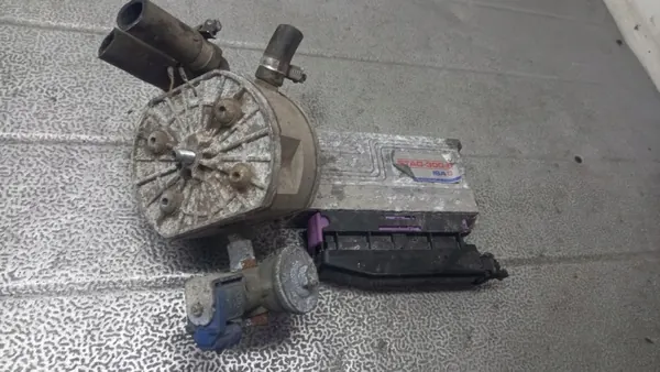 Kit GLP OEM 01 para BMW E39 520i Sedán 1998 image 2