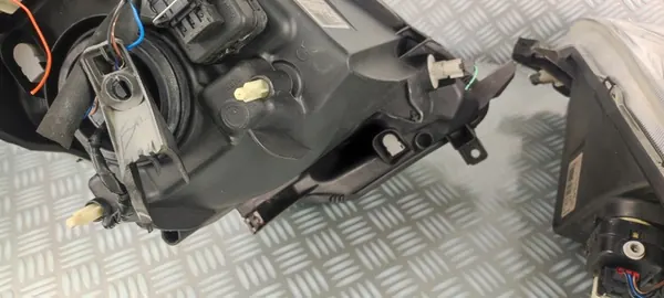 Vasen ja oikean etuvalon NISSAN NOTE E11 2006-2008 image 10