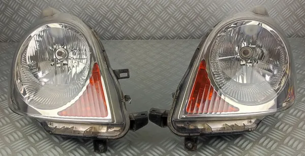 Vasen ja oikean etuvalon NISSAN NOTE E11 2006-2008 image 2