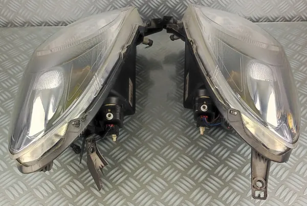 Vasen ja oikean etuvalon NISSAN NOTE E11 2006-2008 image 7