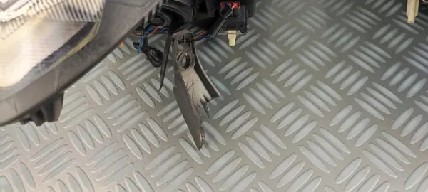 Vasen ja oikean etuvalon NISSAN NOTE E11 2006-2008 image 9