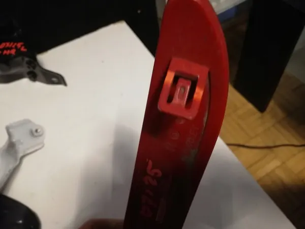 TOYOTA AURIS 15-18 Takavalo Oikea 8191002260 image 5