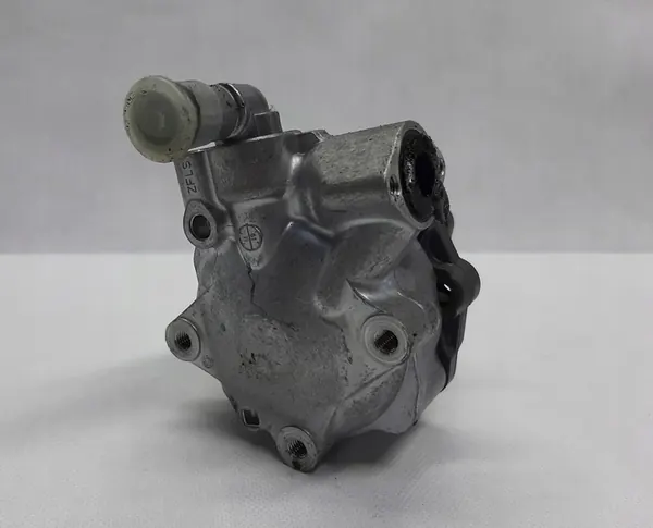 Audi A4 S4 3.2 FSI Stuurbekrachtigingspomp 8K0145154M image 4