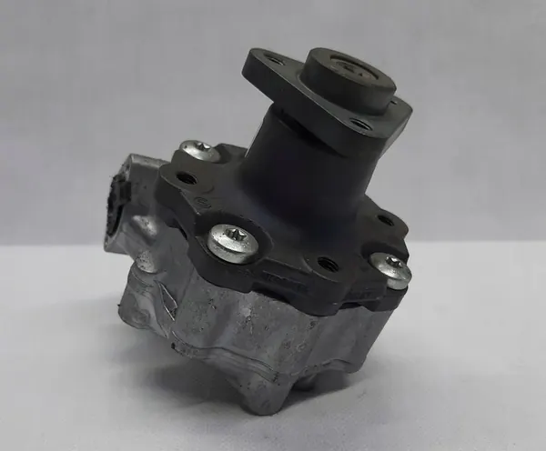 Audi A4 S4 3.2 FSI Stuurbekrachtigingspomp 8K0145154M image 5