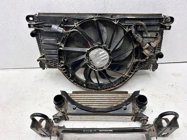 Radiador de ventilador completo Ford Ranger 2022 image 3