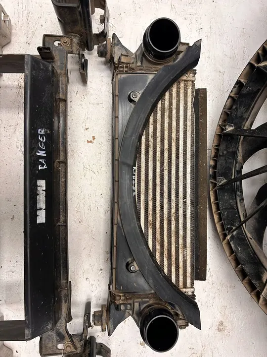 Radiador de ventilador completo Ford Ranger 2022 image 7