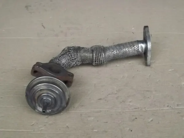 EGR-venttiili ja putki Audi A4 B5 1.9 TDI 028131501E image 3