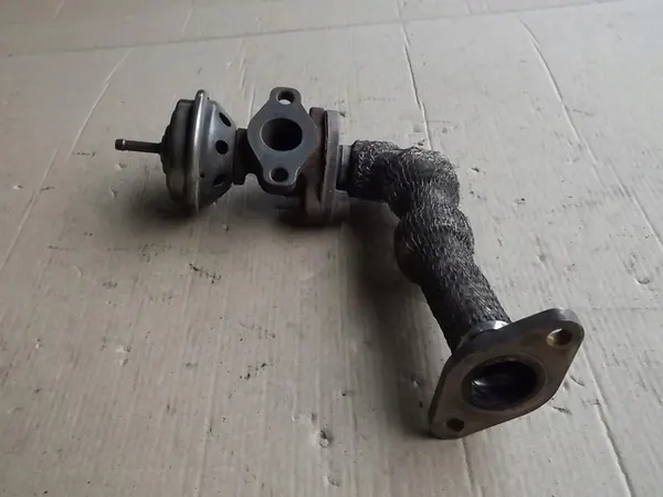 EGR-venttiili ja putki Audi A4 B5 1.9 TDI 028131501E image 4