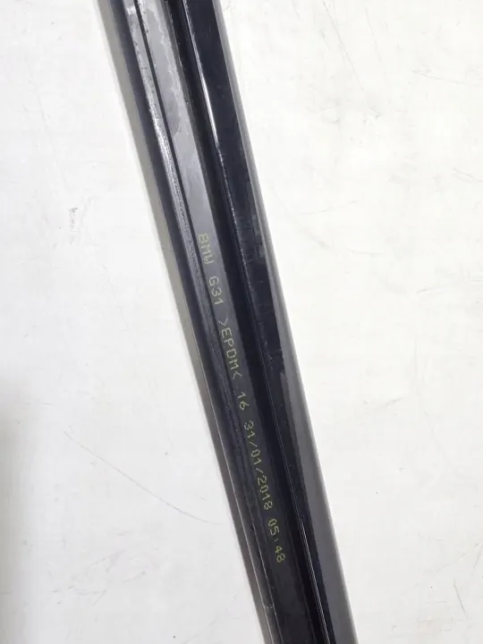 BMW 5 G31 Oikea Taka Kaavin Nauha OEM 7404032 image 3