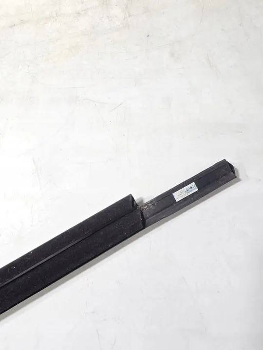 BMW 5 G31 Oikea Taka Kaavin Nauha OEM 7404032 image 6