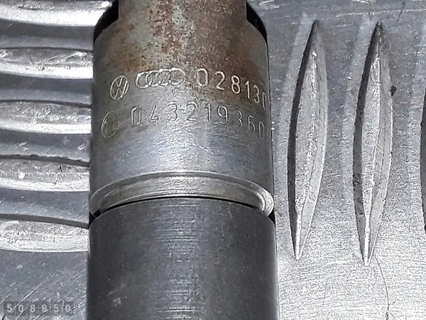 Iniettore carburante Skoda Fabia Mk1 (6Y) image 3