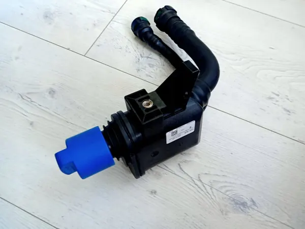 AdBlue-Tankfüllrohr OEM 5R3131965 für VW Caddy image 4