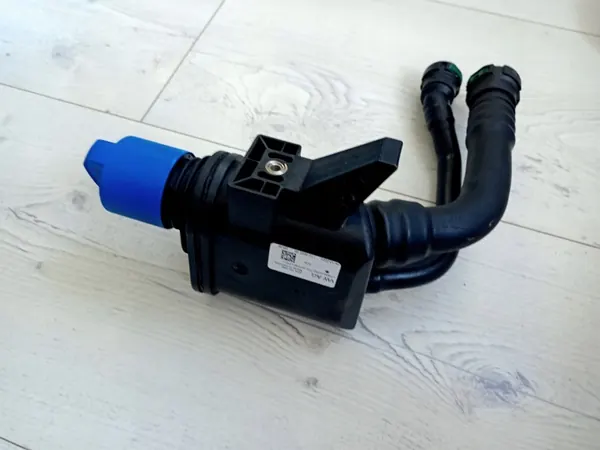 AdBlue-Tankfüllrohr OEM 5R3131965 für VW Caddy image 5