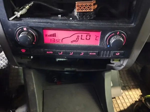 Console Panneau Aération Seat Cordoba II 6L 6L0820043B image 2