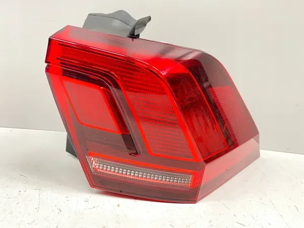 Luz trasera derecha VW Tiguan II 5NA 2016- OEM 5NA945096 image 2