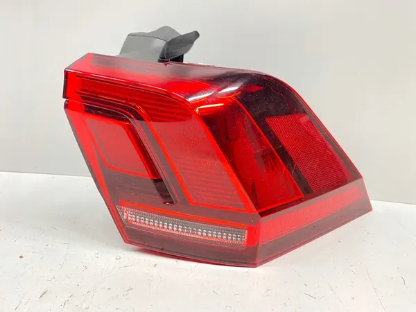 Luz trasera derecha VW Tiguan II 5NA 2016- OEM 5NA945096 image 4